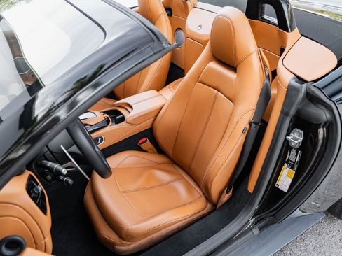 Used 2021 Aston Martin V8 Vantage Roadster image 4