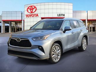 Used 2024 Toyota Highlander LE video 1