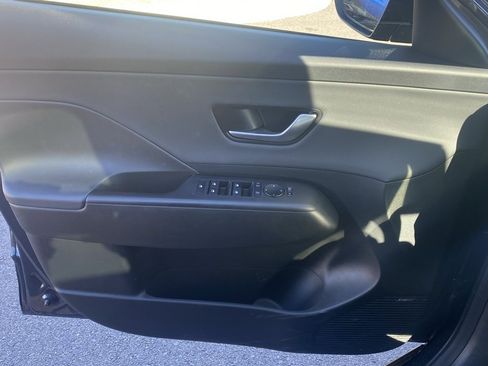 Used 2025 Hyundai Kona Limited image 19