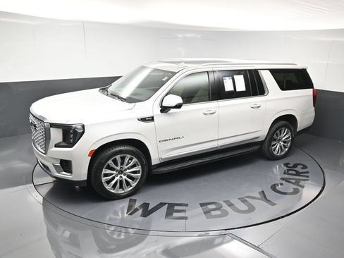 Used 2022 GMC Yukon XL Denali AWD/4WD image 29