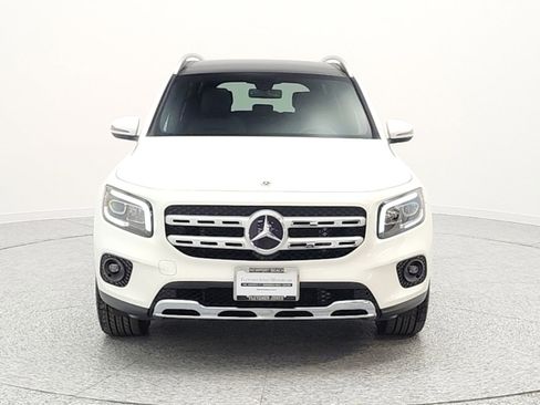 Used 2021 Mercedes-Benz GLB 250 4MATIC image 2