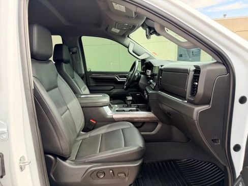 Used 2022 Chevrolet Silverado 1500 LTZ w/ Z71 Off-Road Package AWD/4WD image 36