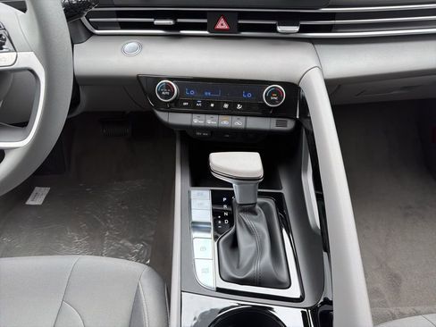New 2026 Hyundai Elantra Hybrid FWD image 34