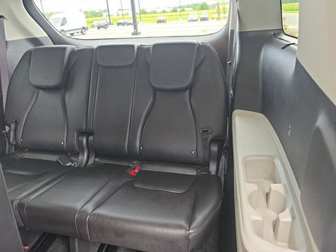 Used 2024 Kia Carnival EX FWD image 14