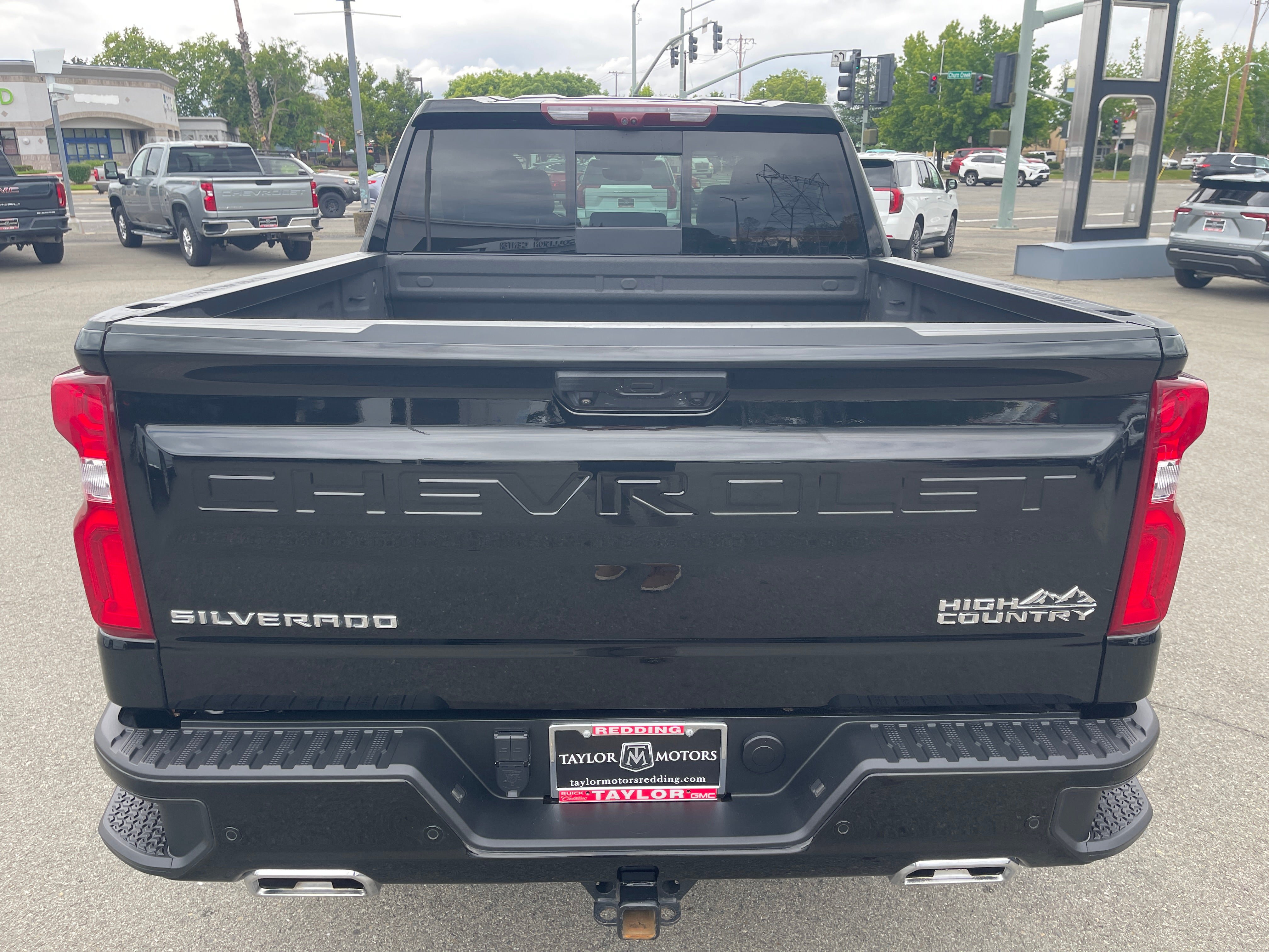 Used 2023 Chevrolet Silverado 1500 High Country w/ High Country Premium Package AWD/4WD image 6