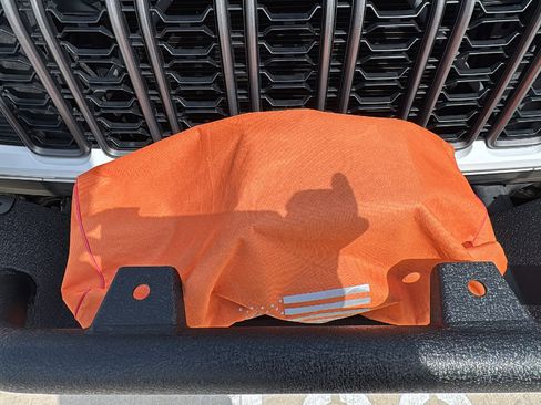 Used 2025 Jeep Gladiator Mojave w/ Safety Group image 9