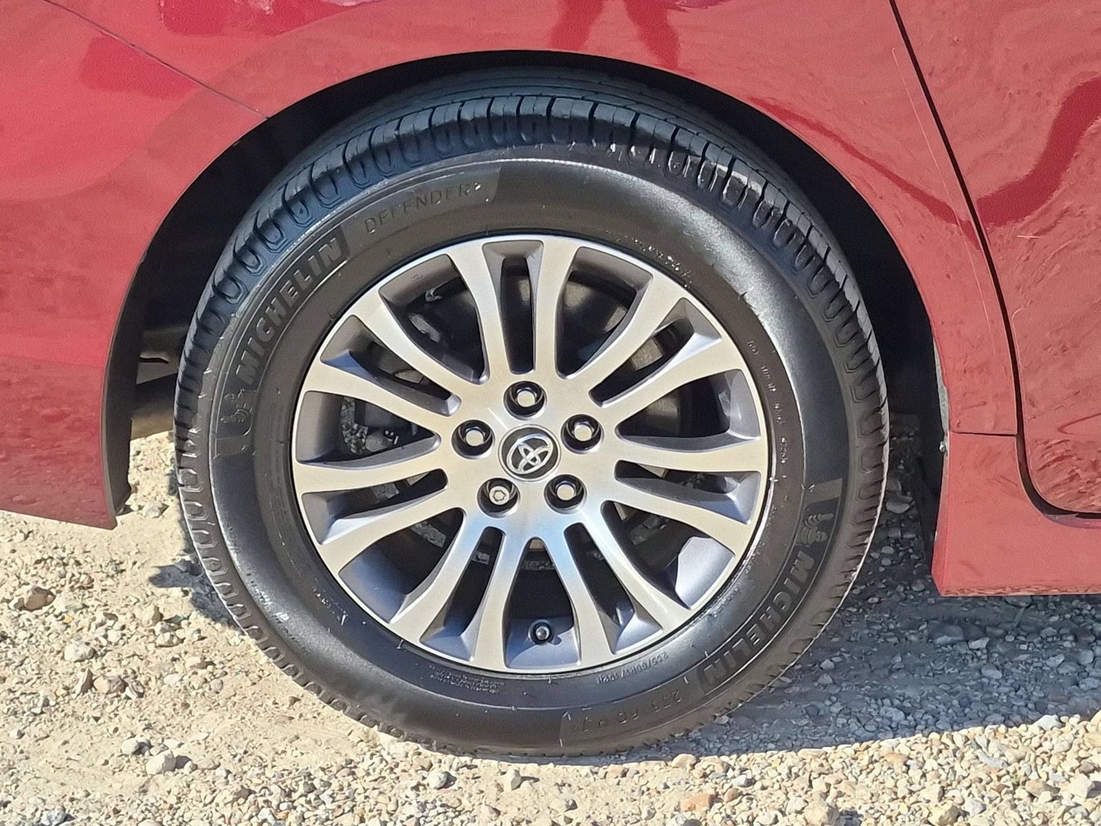 Used 2019 Toyota Sienna XLE w/ XLE Navigation Package FWD image 33