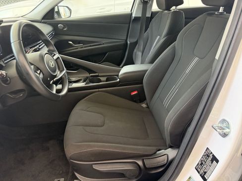 Used 2025 Hyundai Elantra SEL FWD image 25