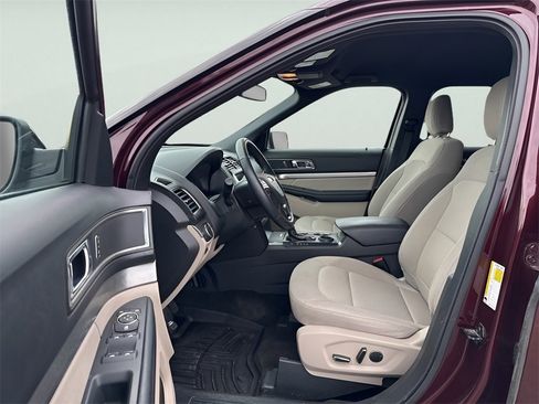 Used 2018 Ford Explorer XLT w/ Equipment Group 201A image 20