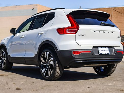 New 2026 Volvo XC40 B5 Ultra w/ Climate Package image 7