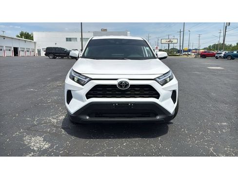 Used 2025 Toyota RAV4 LE AWD/4WD image 2