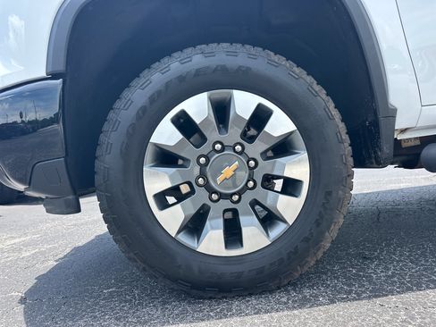 Used 2024 Chevrolet Silverado 2500 Custom w/ Custom Value Package AWD/4WD image 11