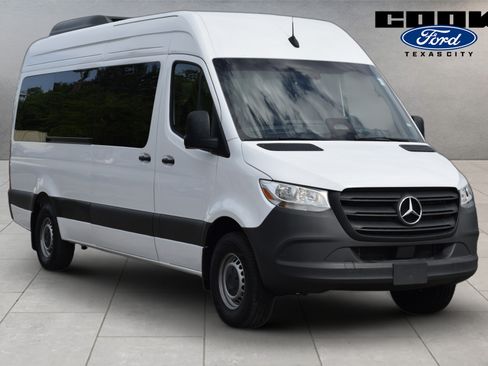 Used 2025 Mercedes-Benz Sprinter 2500 image 2