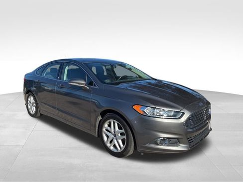 Used 2014 Ford Fusion SE w/ Equipment Group 202A image 8