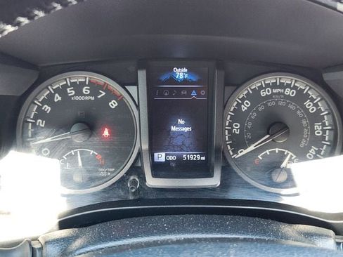 Used 2020 Toyota Tacoma TRD Off-Road w/ TRD Premium Off Road Package AWD/4WD image 13