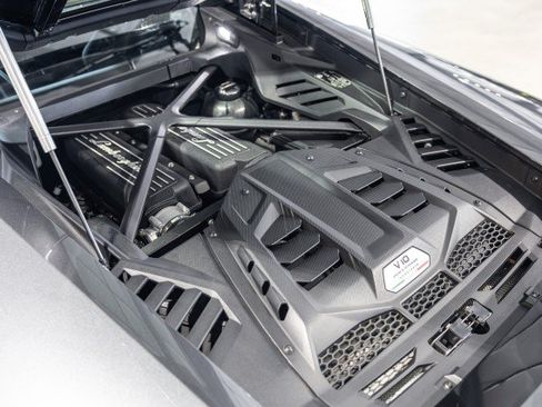 Used 2021 Lamborghini Huracan EVO RWD image 28