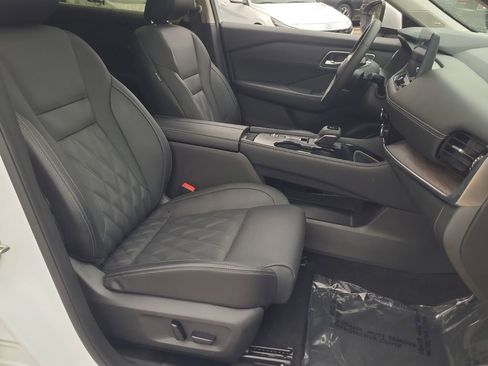 Used 2025 Nissan Rogue Platinum w/ Platinum Premium Package image 20