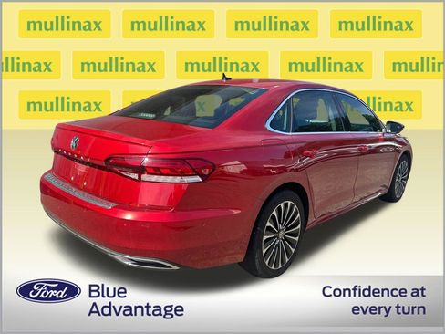 Used 2022 Volkswagen Passat 2.0T FWD image 2