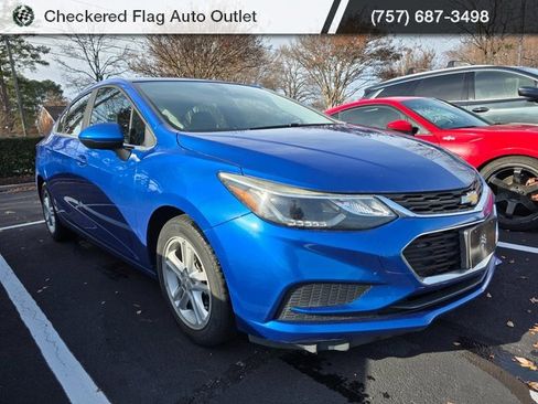 Used 2018 Chevrolet Cruze LT w/ Convenience Package image 3