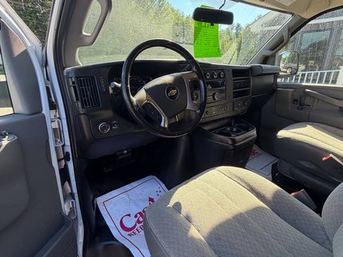 Used 2018 Chevrolet Express 2500 w/ Driver Convenience Package RWD image 19