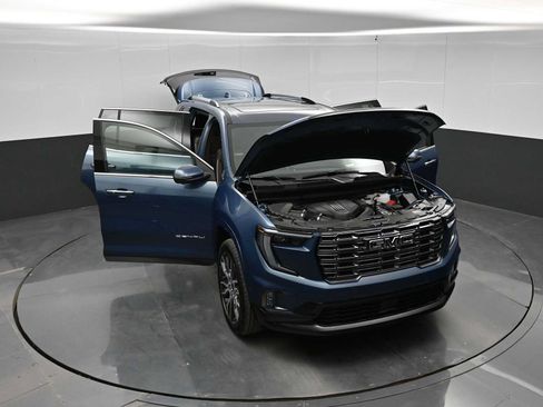 New 2026 GMC Acadia Denali Ultimate w/ LPO, Floor Liner Package AWD/4WD image 42