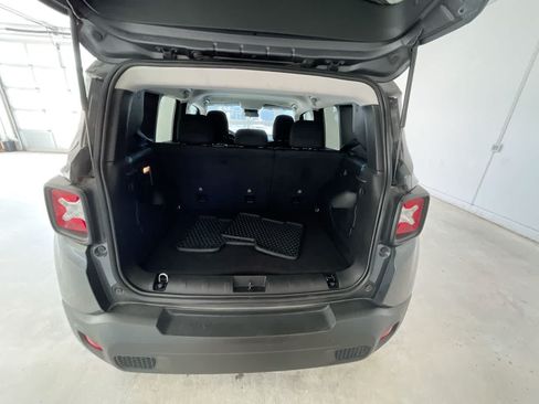 Used 2023 Jeep Renegade Latitude AWD/4WD image 23