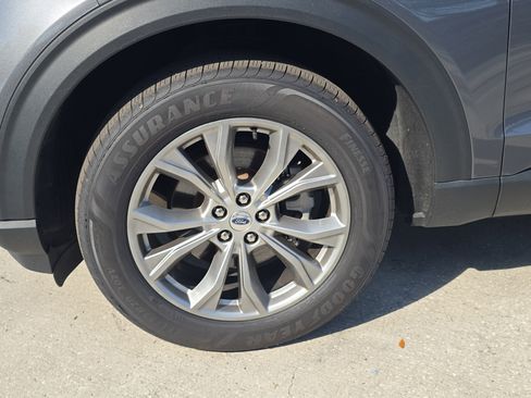 Used 2022 Ford Explorer XLT w/ Equipment Group 202A image 35