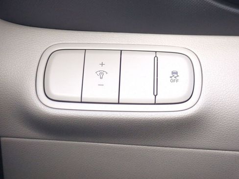 Used 2025 Hyundai Venue SEL image 17