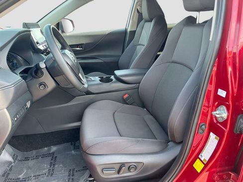 Used 2024 Toyota Venza LE image 19