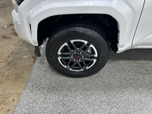 Used 2025 Toyota Tacoma TRD Sport AWD/4WD image 29