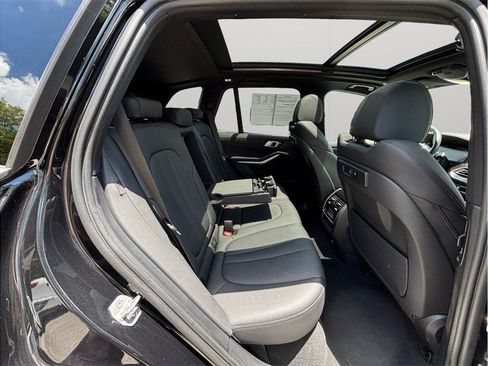 Used 2021 BMW X5 xDrive40i w/ Parking Assistance Package AWD/4WD image 46