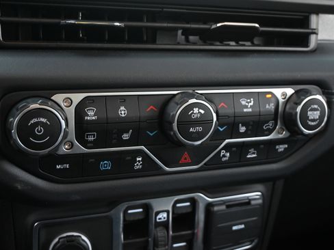 Used 2025 Jeep Wrangler Sahara w/ Safety Group image 20