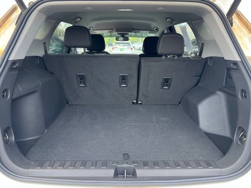 Used 2023 GMC Terrain SLE w/ Driver Convenience Package FWD image 8