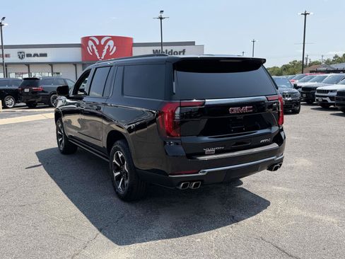 Used 2025 GMC Yukon XL AT4 w/ AT4 Premium Package AWD/4WD image 5