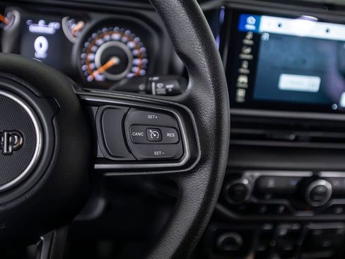 Used 2025 Jeep Gladiator Sport AWD/4WD image 38