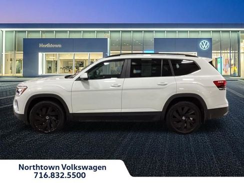 Used 2024 Volkswagen Atlas SE AWD/4WD image 2