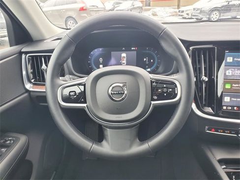Used 2025 Volvo V60 B5 Cross Country Plus image 30