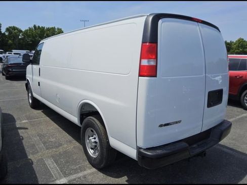 Used 2026 Chevrolet Express 2500 Extended RWD image 2