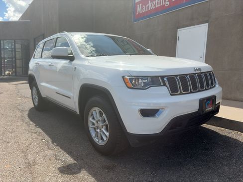 Used 2019 Jeep Grand Cherokee Laredo AWD/4WD image 3
