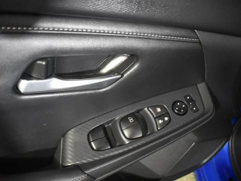 Certified 2025 Nissan Sentra SV FWD image 8