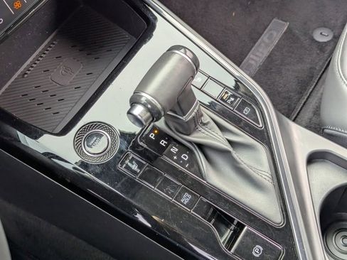 Used 2023 Kia Niro EX image 16