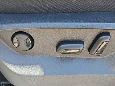 Used 2024 Volkswagen Atlas SE AWD/4WD image 17