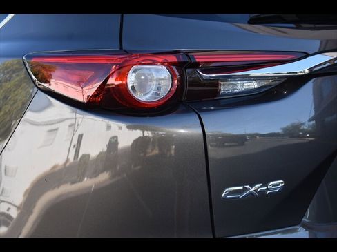 Used 2018 MAZDA CX-9 Touring image 50