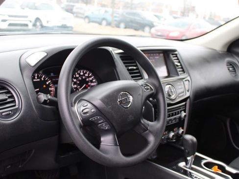 Used 2019 Nissan Pathfinder S image 16