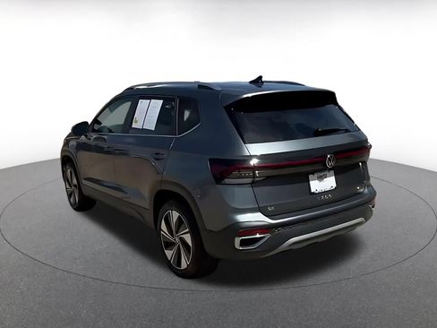 Used 2026 Volkswagen Taos SE AWD/4WD image 11