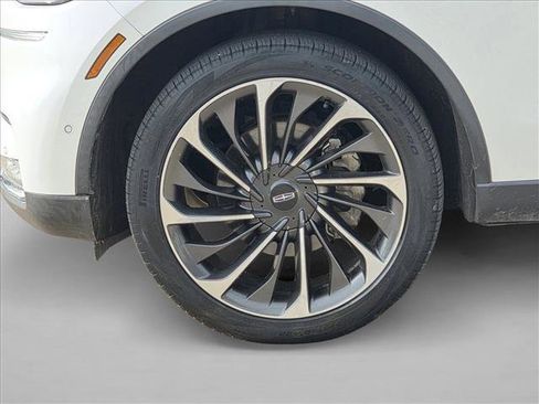 Used 2020 Lincoln Aviator Reserve w/ Equipment Group 202A image 9
