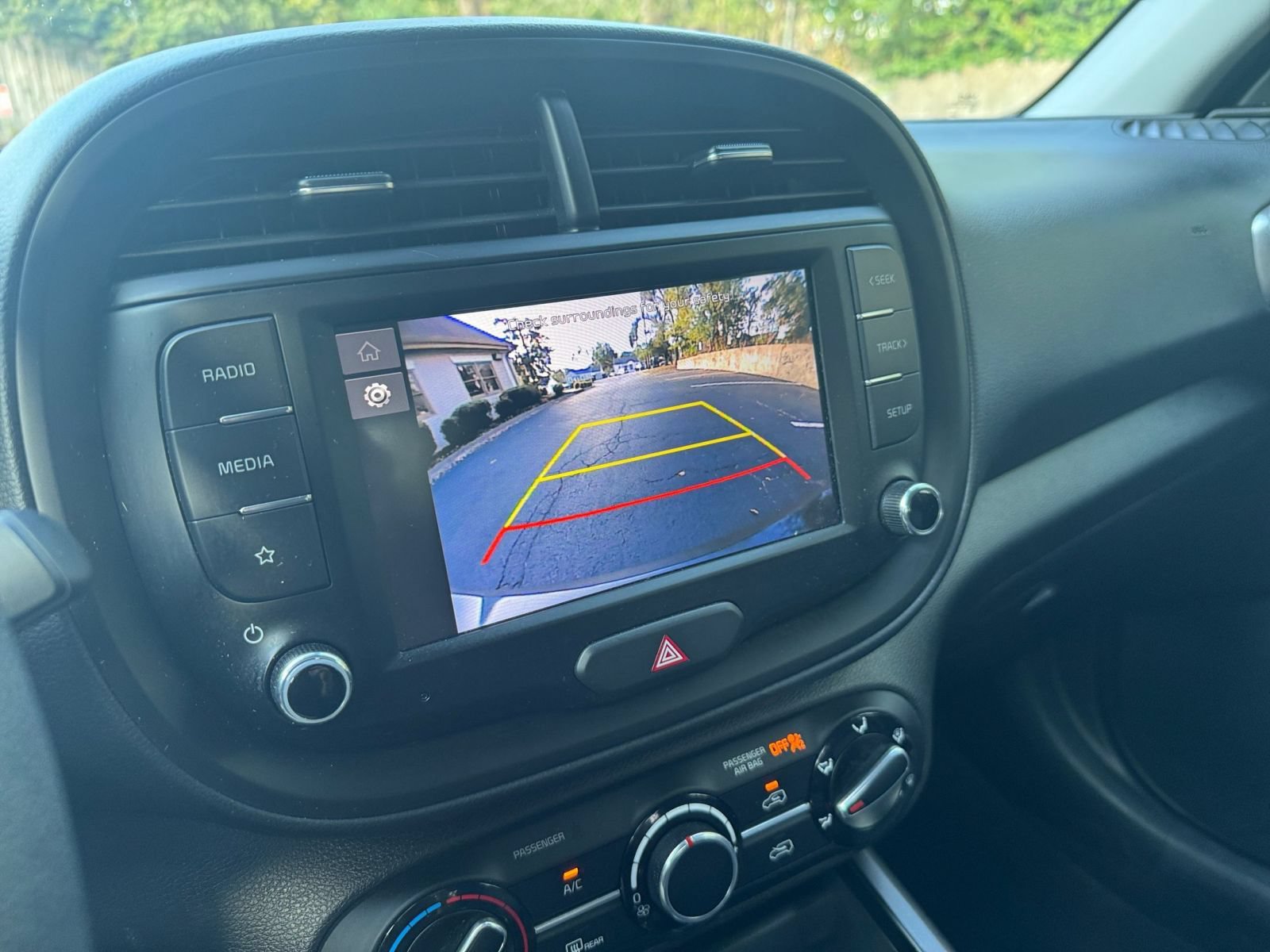 Used 2025 Kia Soul LX w/ LX Technology Package FWD image 22