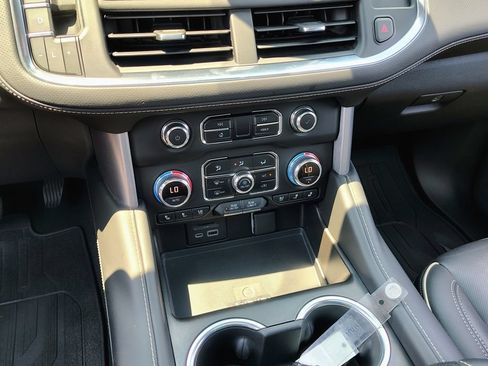 Used 2021 GMC Yukon XL SLT w/ SLT Premium Package AWD/4WD image 48
