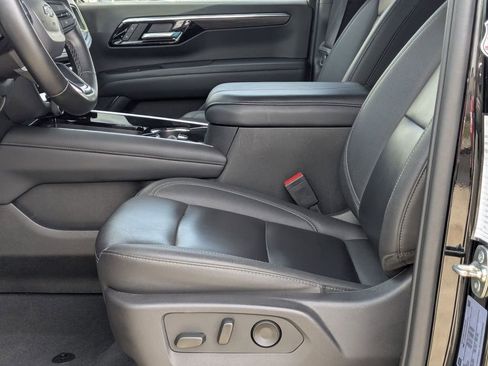 Used 2025 Chevrolet Suburban Z71 AWD/4WD image 20