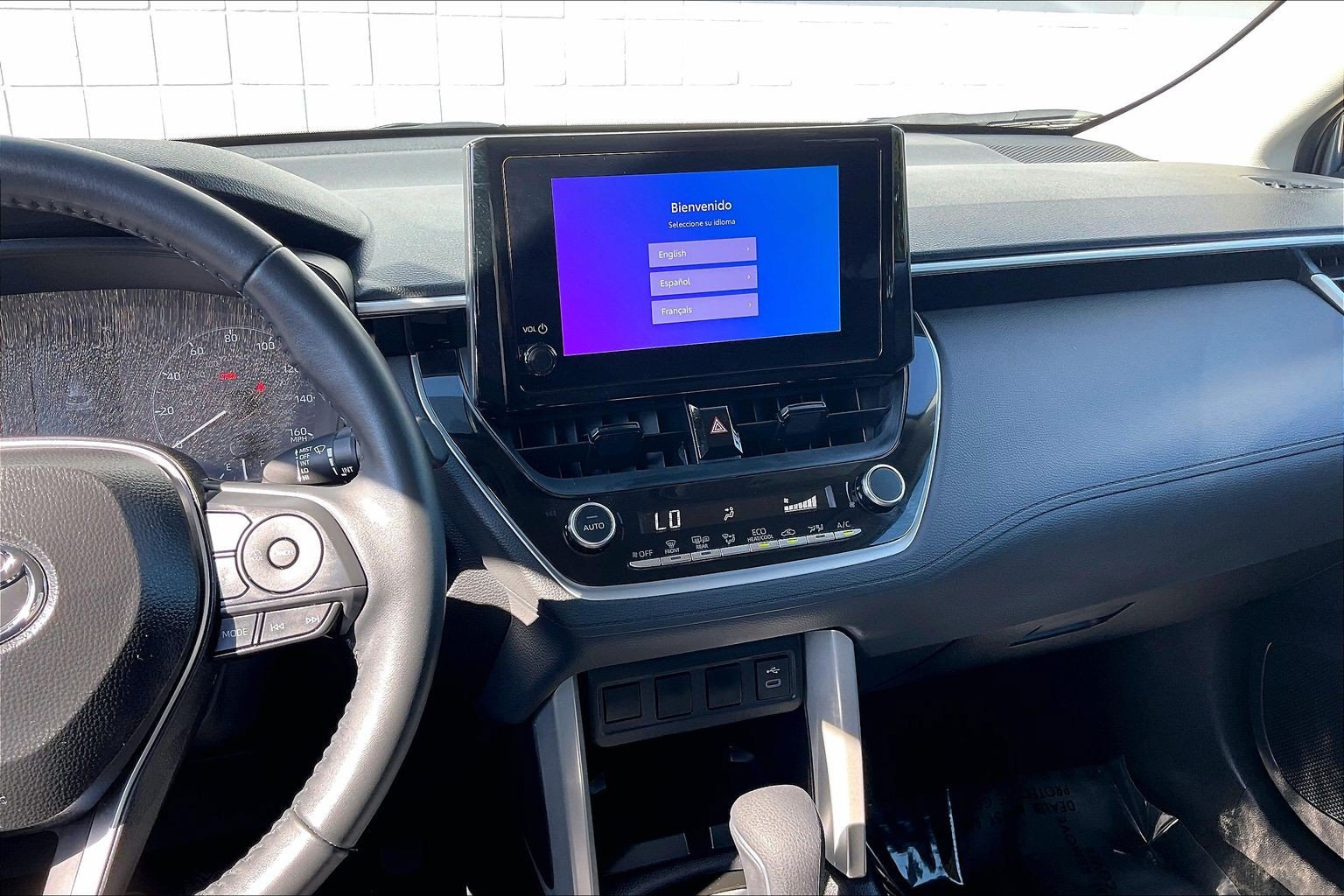 Used 2025 Toyota Corolla Cross LE AWD/4WD image 7